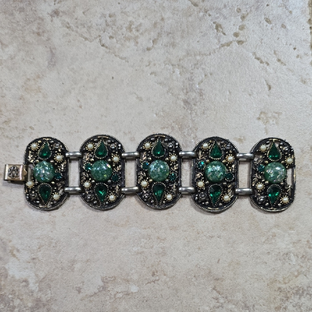 Elegant Silver and Green Bracelet
